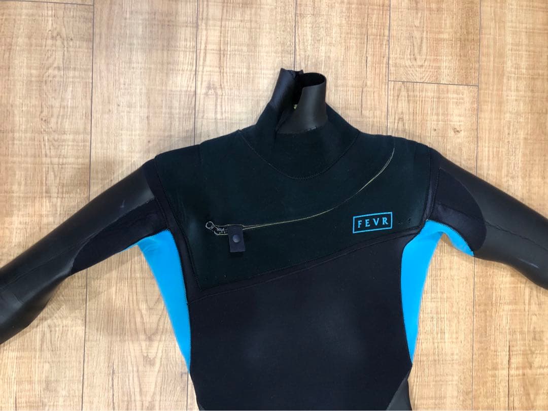 サンコー社製セミドライウェットスーツ(4-3mm)