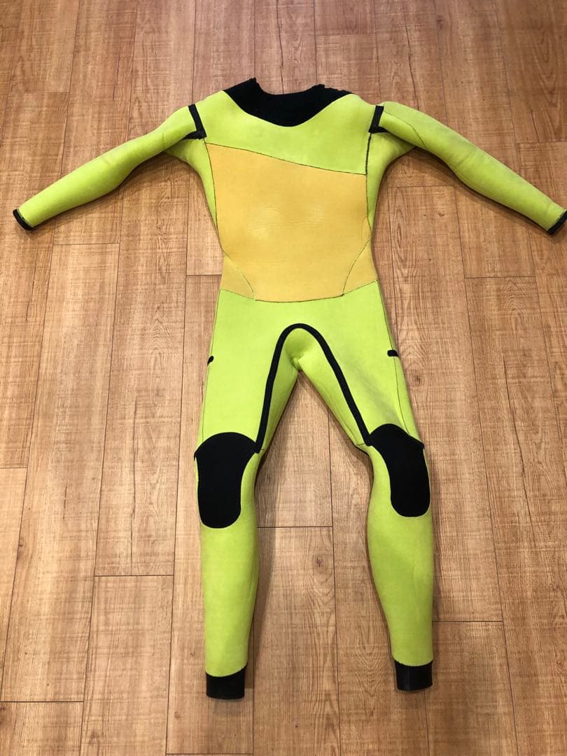 サンコー社製セミドライウェットスーツ(4-3mm)
