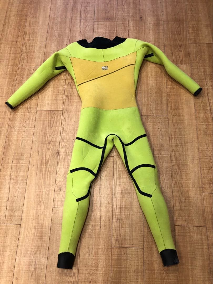 サンコー社製セミドライウェットスーツ(4-3mm)