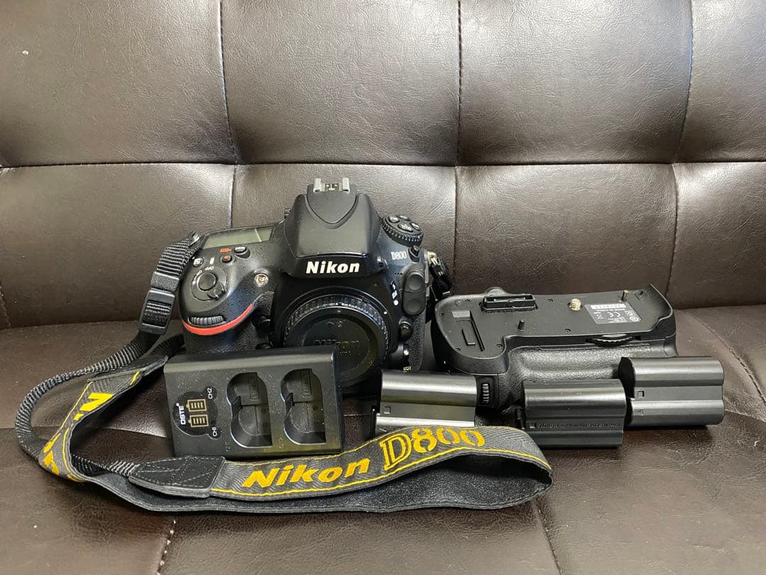 Nikon D800 デジタル一眼レフカメラ　純正縦グリップ付き