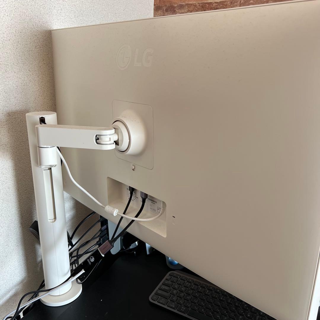 【極美品】LG 4K 31.5インチ スマートモニター 32SQ780S-W