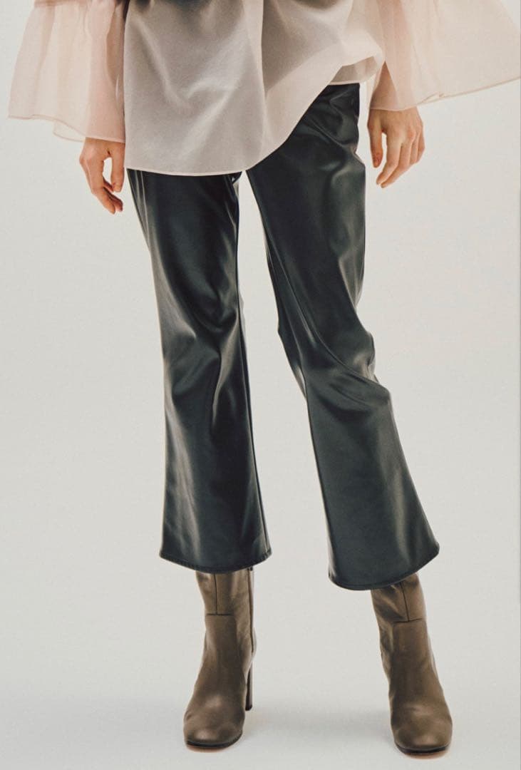 ❤️値下げご相談。未使用新品❤️エストネーションCOLUMNフェイクレザーパンツ