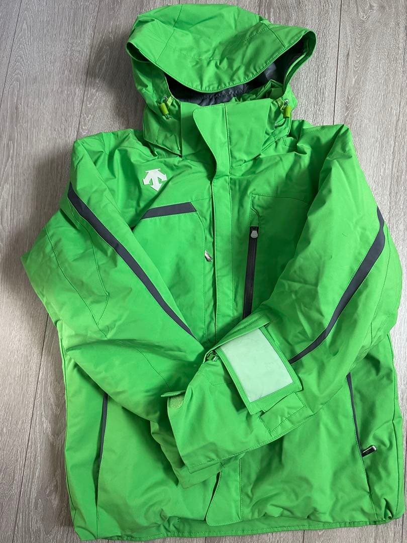 DESCENTE スキー　スノボーウェア　フード取り外し可　美品