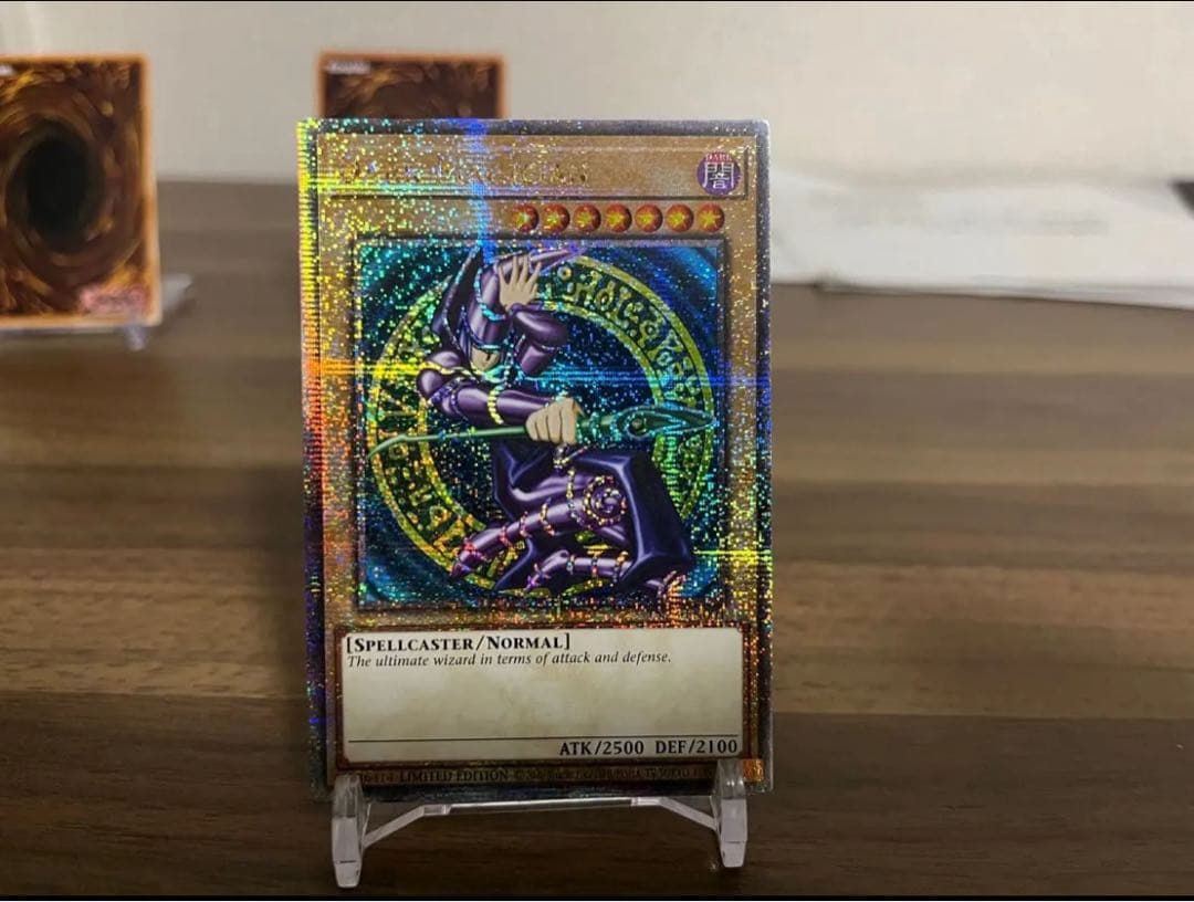 青眼の白龍、真紅眼の黒竜、ブラックマジシャンの英語版25thになります。