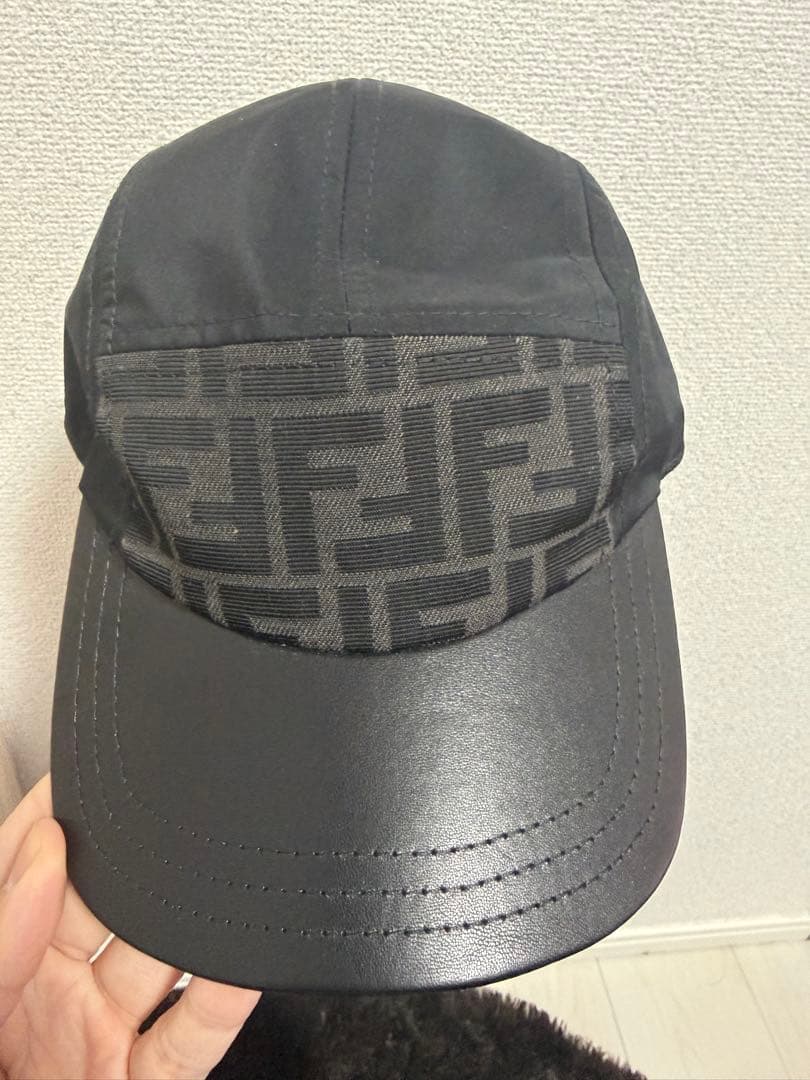 フェンディ　ベースボールキャップ