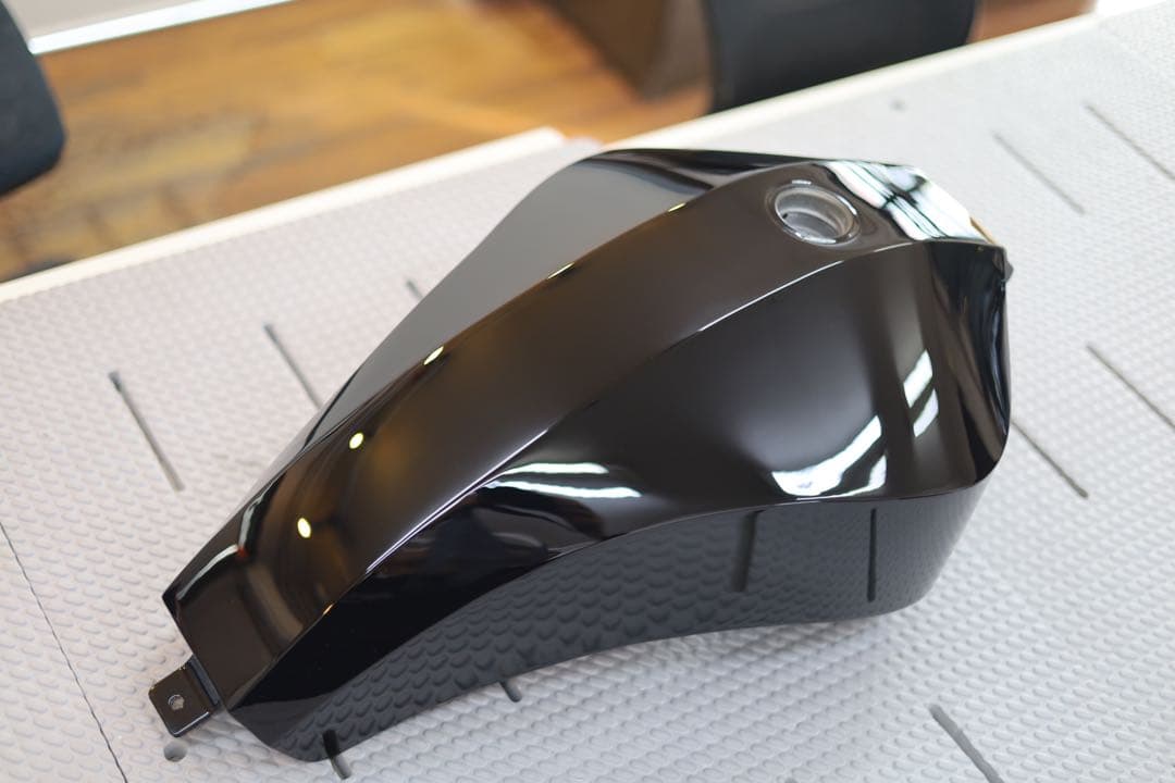 ハーレー ブレイクアウト タンク