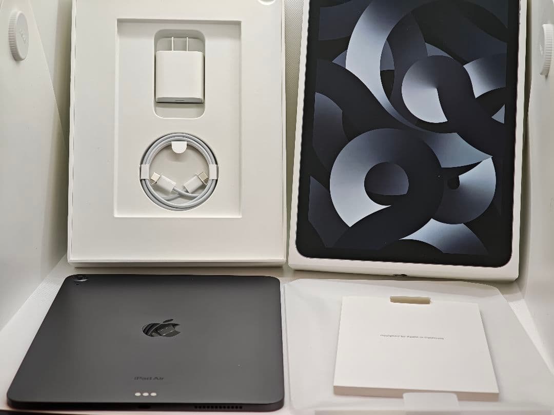 【中古美品】iPad Air 第5世代 WiFiモデル 64GB スペースグレイ