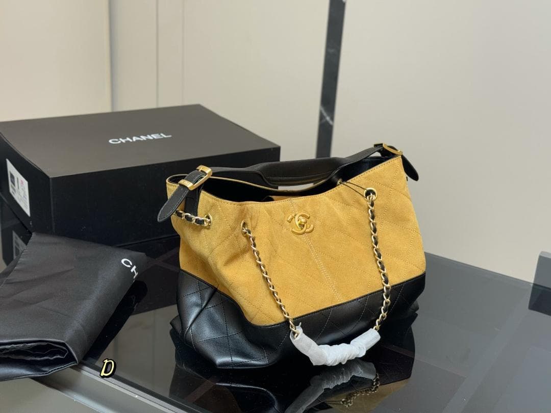 国内即発ノベルティ　ハンドバッグです　ブラック　バッグ