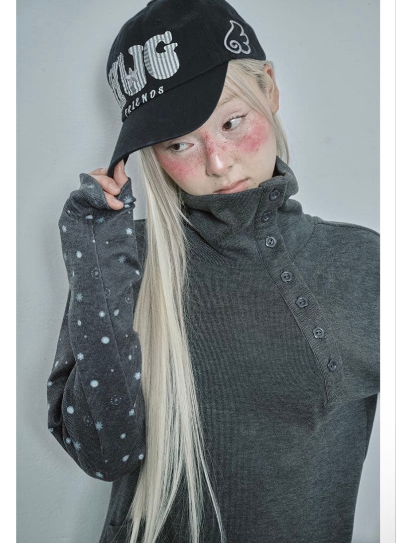 トップス HUG YOUR SKIN Flower Button Polar Top