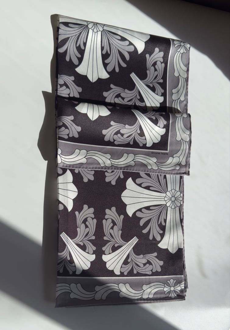 新品未使用　春物クロムハーツ　柄chクロス大判スカーフ100cm×100cm