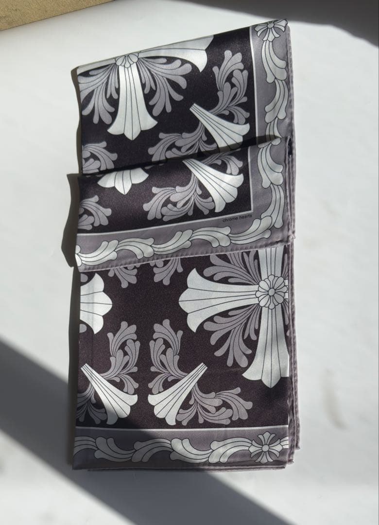 新品未使用　春物クロムハーツ　柄chクロス大判スカーフ100cm×100cm