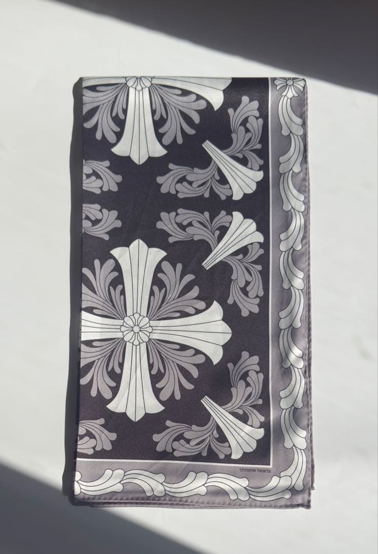 新品未使用　春物クロムハーツ　柄chクロス大判スカーフ100cm×100cm