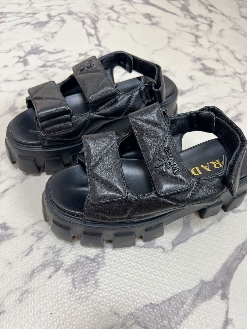 PRADAノベルティー レザー サンダル