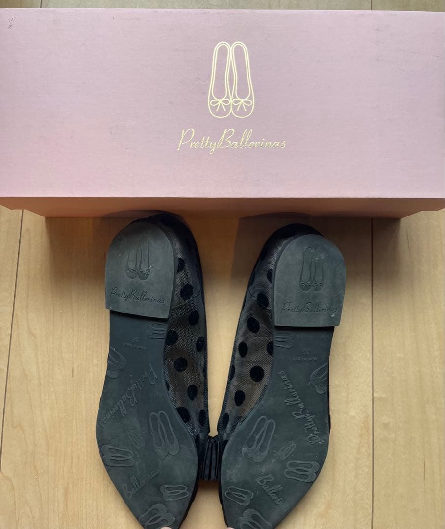 Pretty Ballerinas ブラックドット フラットシューズ