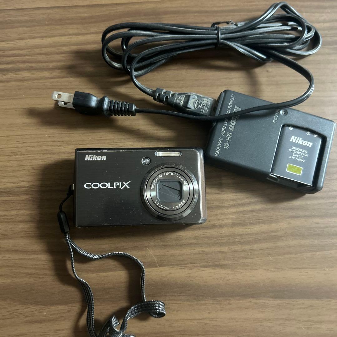 Nikon COOLPIX S600デジタルカメラ 充電器付き