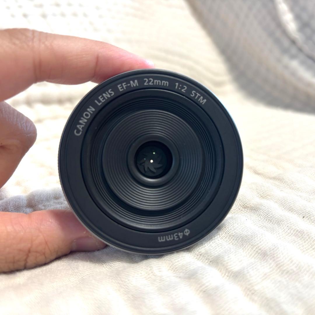 【美品】Canon ミラーレス一眼カメラ EOS M100 ＋単焦点レンズ