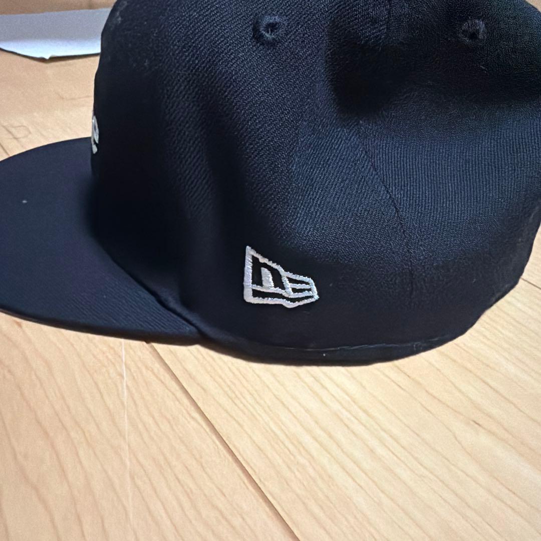 Supreme World Famousコラボキャップ