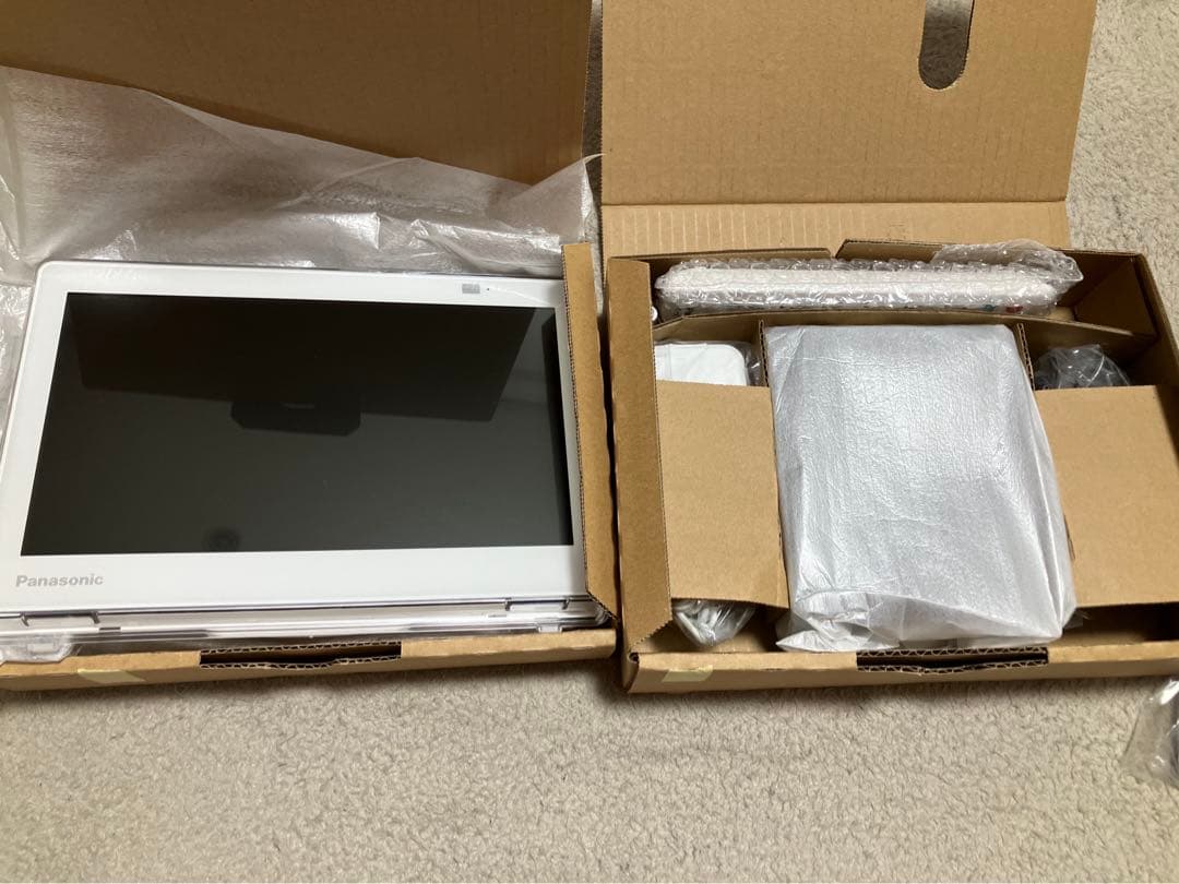 新品未使用Panasonic UN-10E9-Wポータブルデジタルテレビ10V型