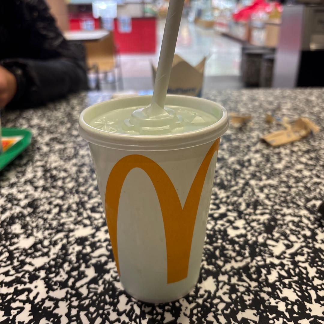 McDonald's 中サイズ ソフトドリンク 緑色