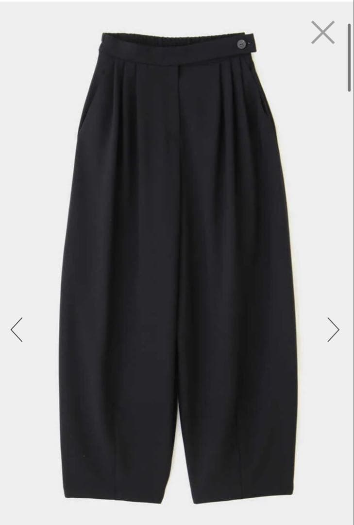 ルフィル　LE PHILタックコクーンパンツ　ハイウエスト　カーヴィ　黒