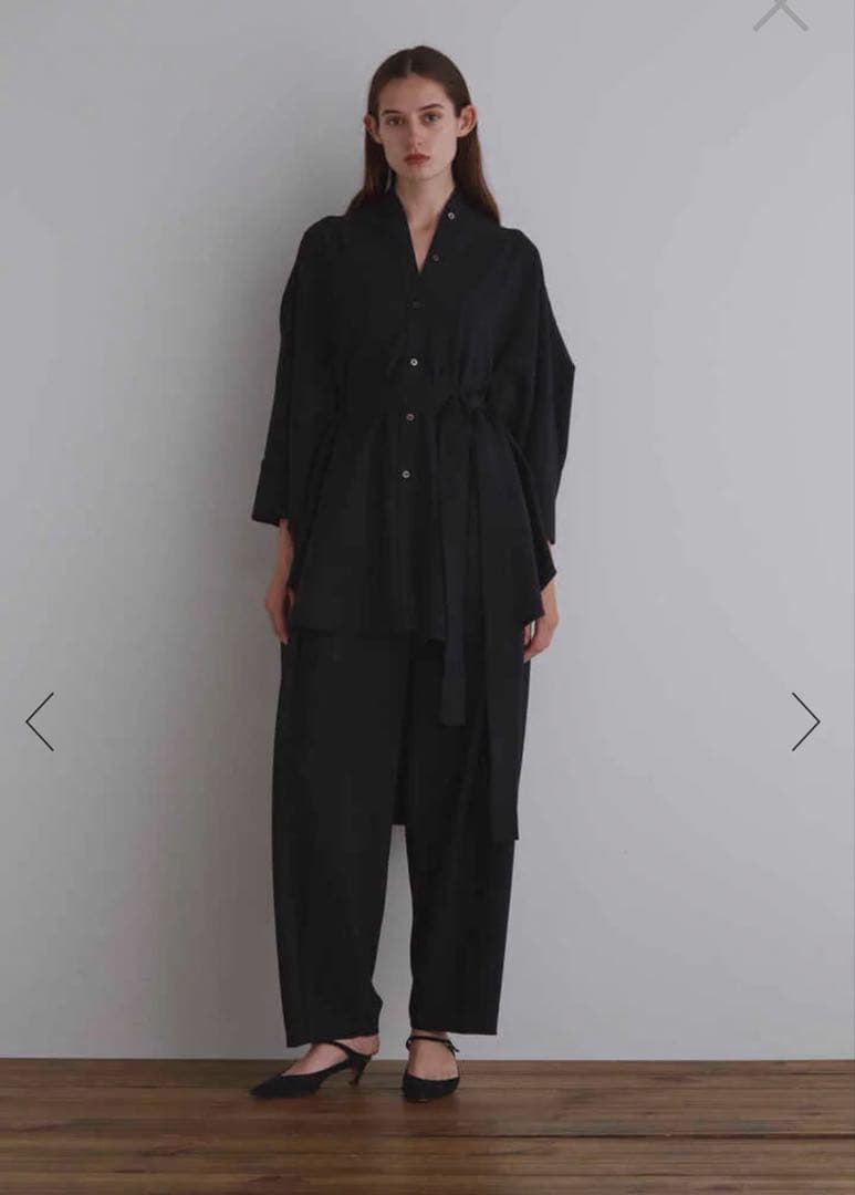 ルフィル　LE PHILタックコクーンパンツ　ハイウエスト　カーヴィ　黒