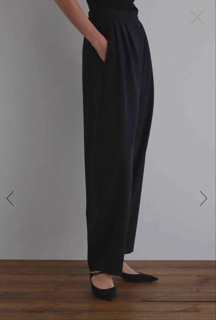 ルフィル　LE PHILタックコクーンパンツ　ハイウエスト　カーヴィ　黒