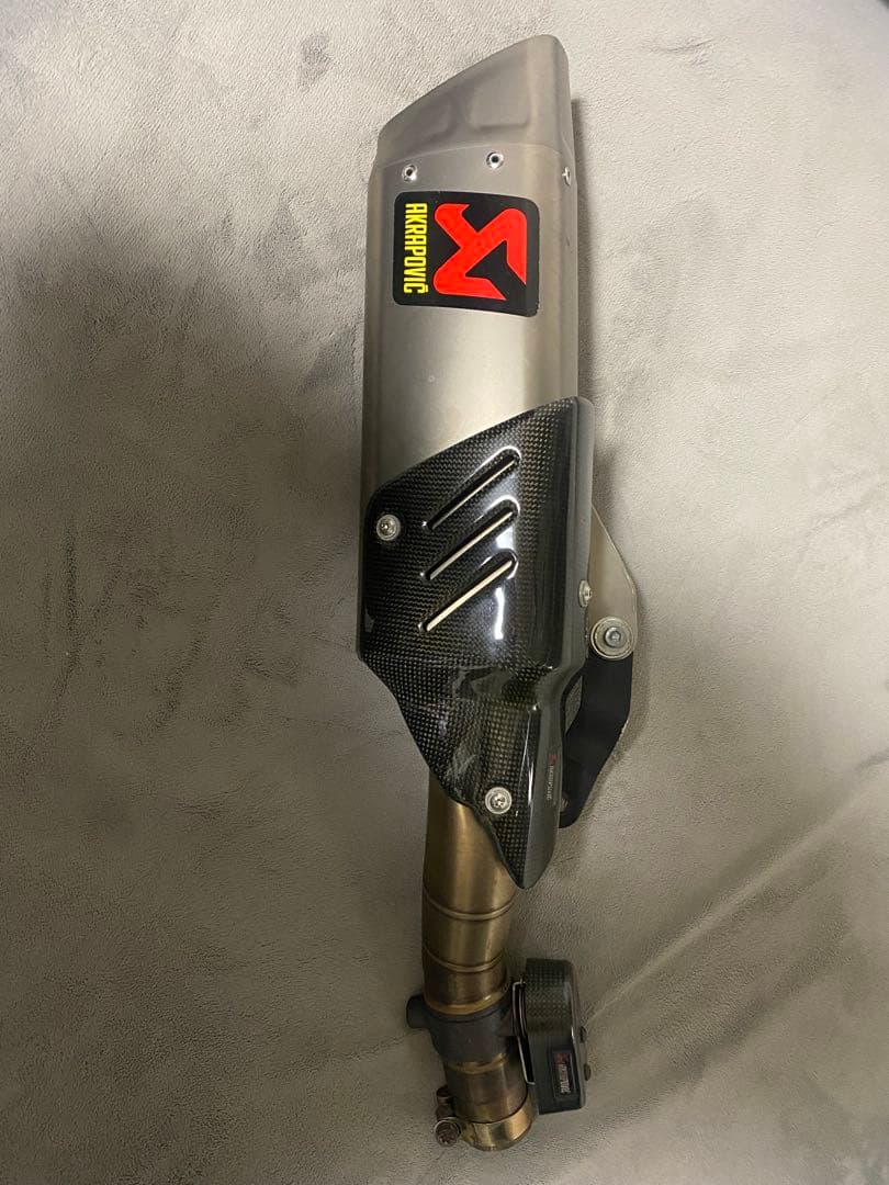 yzf-r6 Akrapovic スリップオンマフラー　M-HAP010