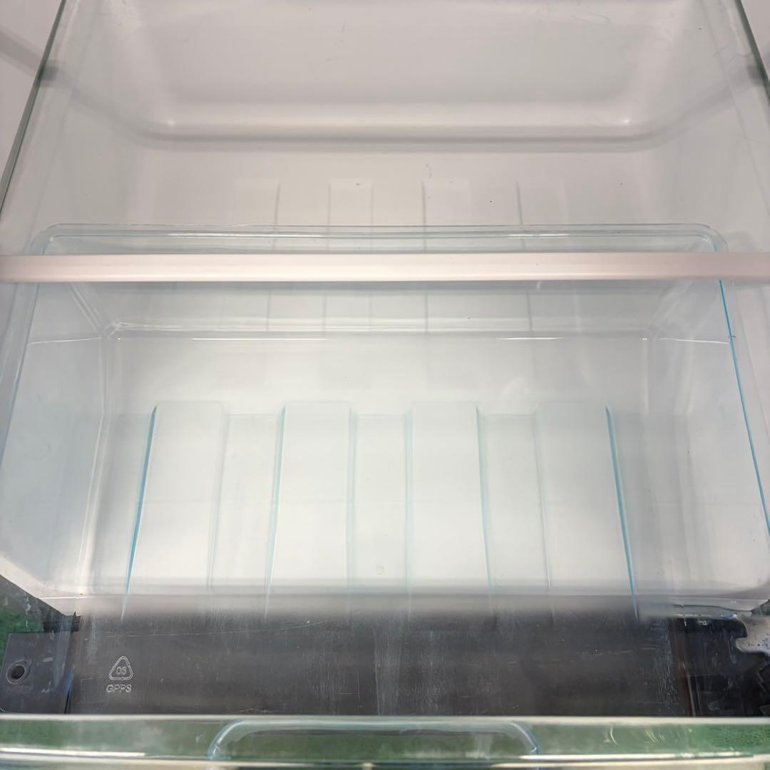 709 冷蔵庫　小型　一人暮らし　200L弱　スリム　洗濯機も有　格安　美品