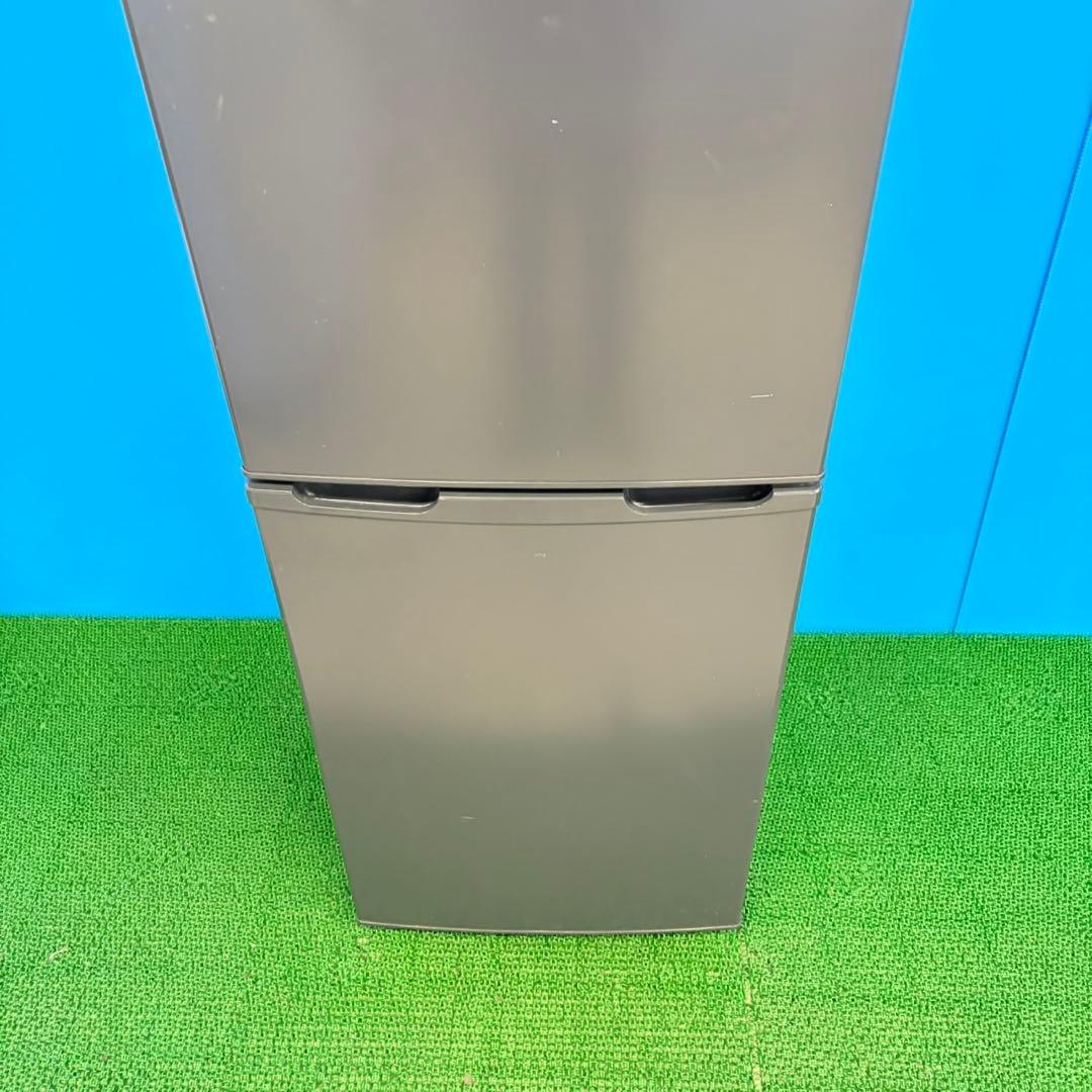 709 冷蔵庫　小型　一人暮らし　200L弱　スリム　洗濯機も有　格安　美品