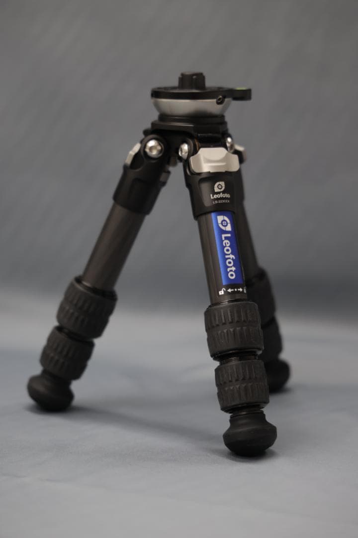 Leofoto LS-223CEX レベリングベース搭載 ３段カーボン三脚