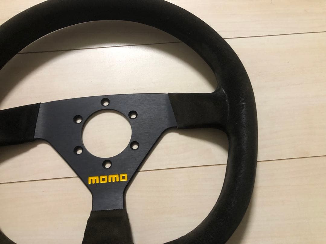 momo ステアリングホイール