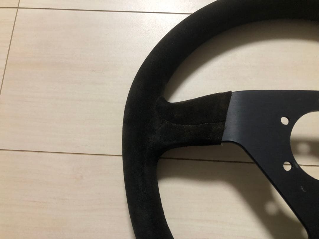momo ステアリングホイール