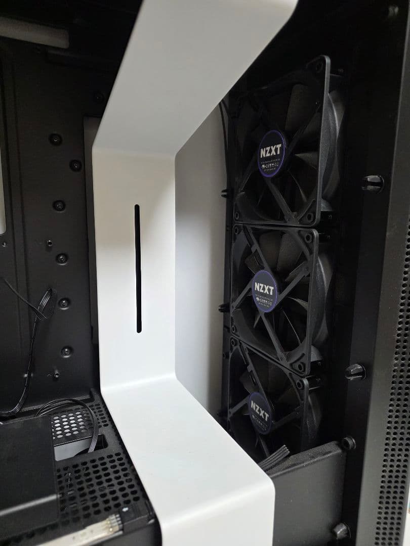 NZXT H700 CA-H700B-W1 ブラック/ホワイト