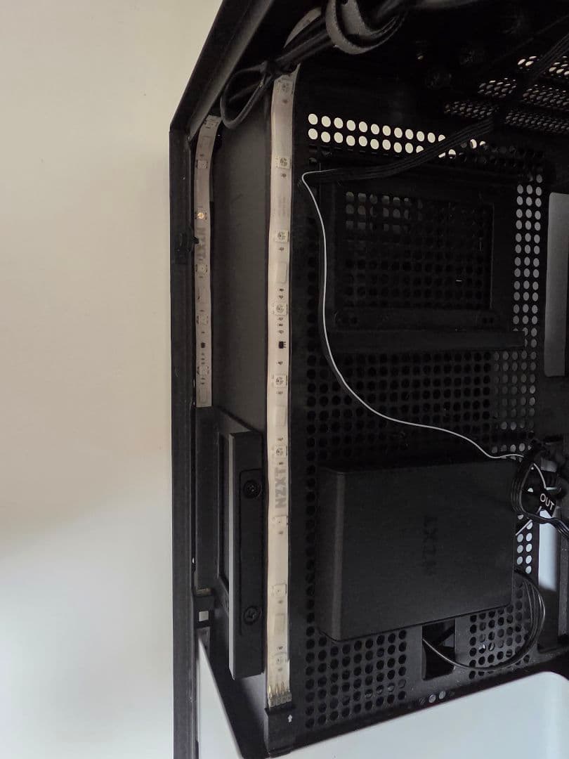 NZXT H700 CA-H700B-W1 ブラック/ホワイト