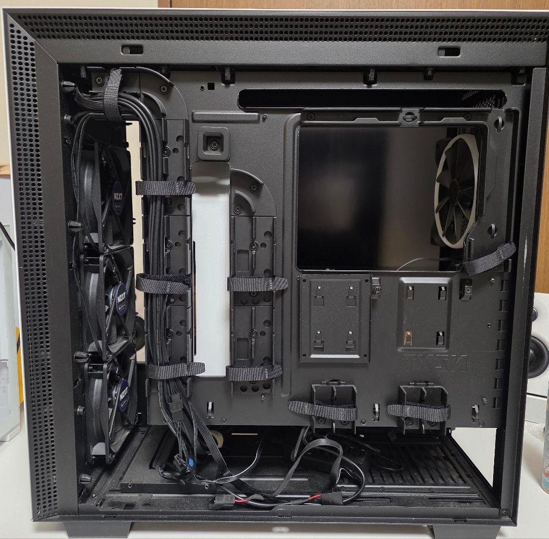 NZXT H700 CA-H700B-W1 ブラック/ホワイト