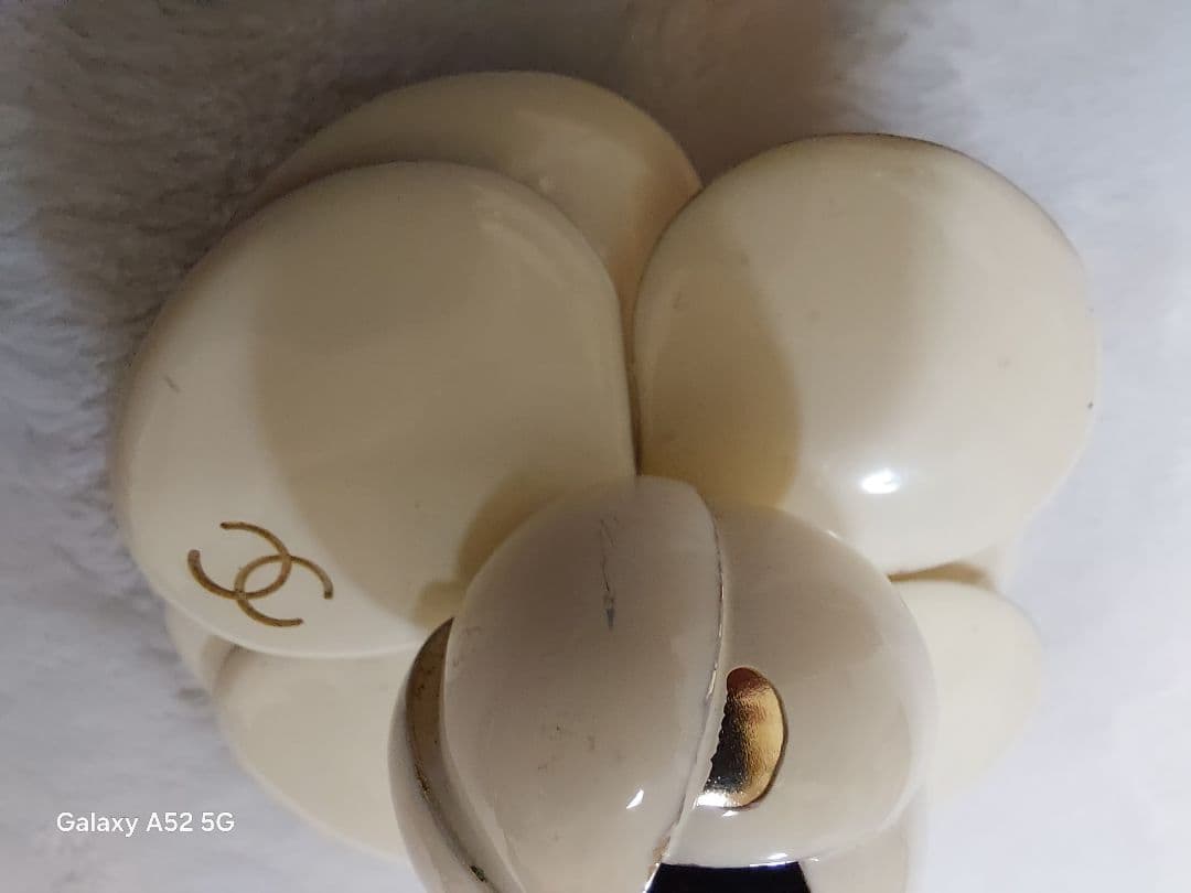 CHANEL アイボリーフラワーブローチ