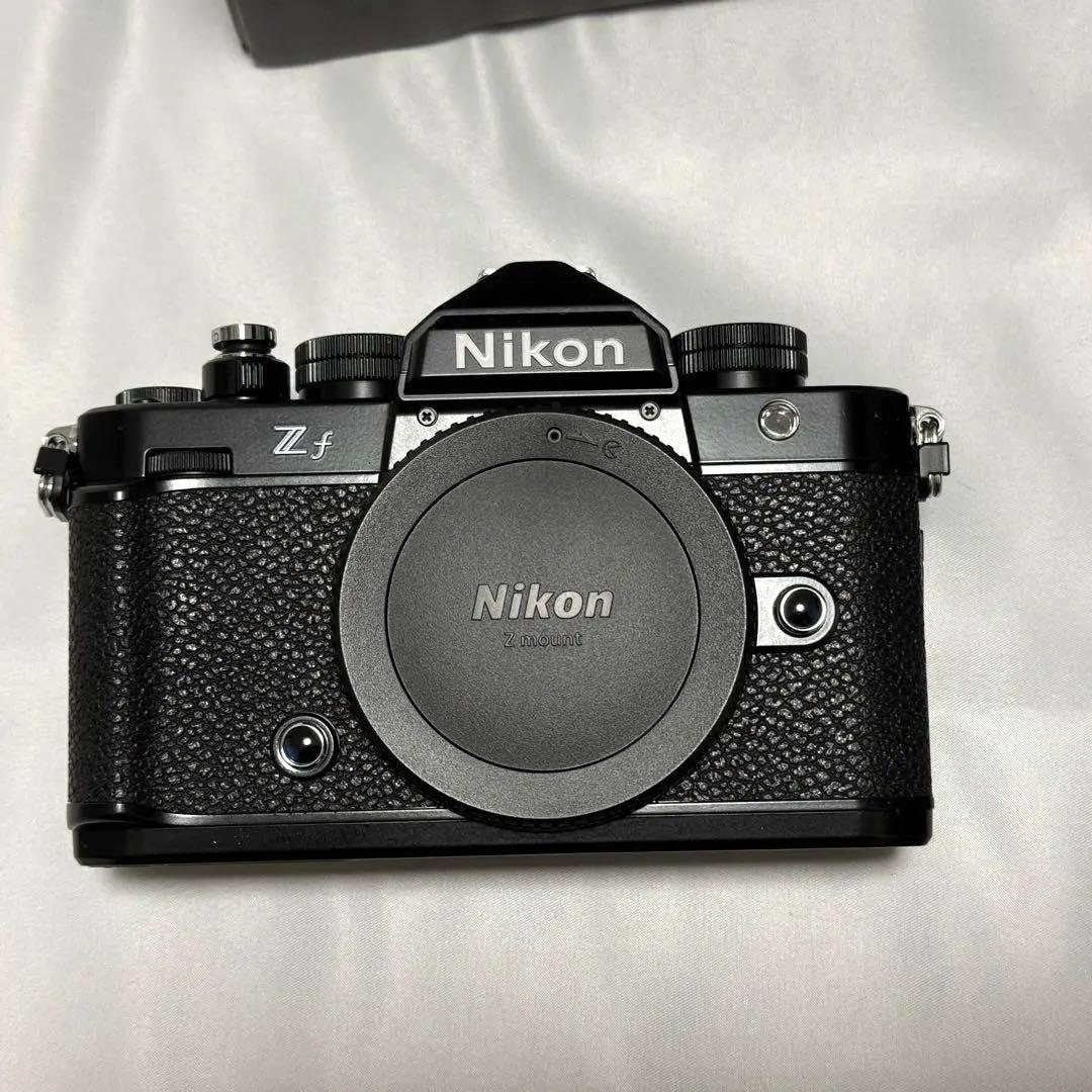 【美品】Nikon Zf ブラック ボディ　サムレスト、ボタンのおまけ付き