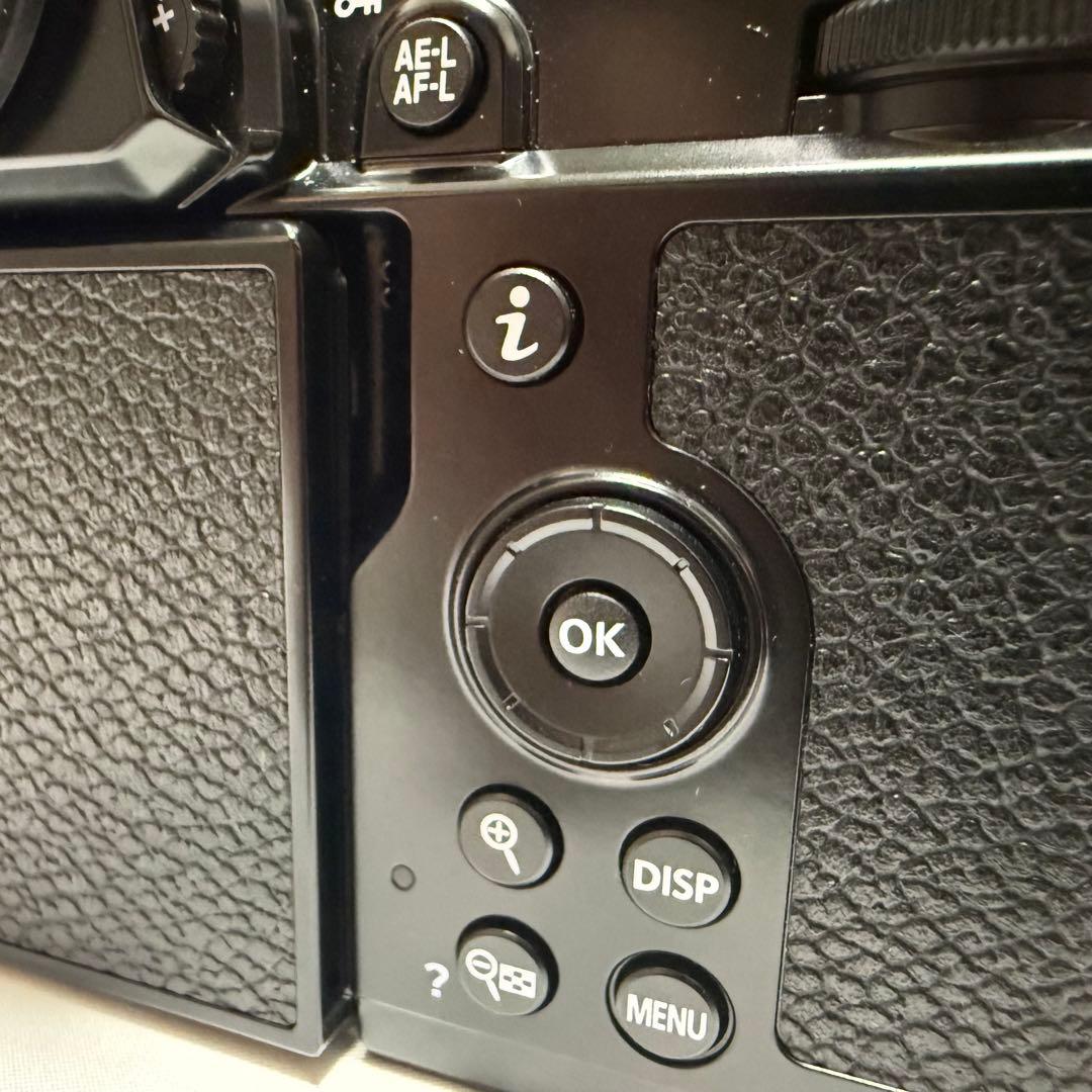 【美品】Nikon Zf ブラック ボディ　サムレスト、ボタンのおまけ付き