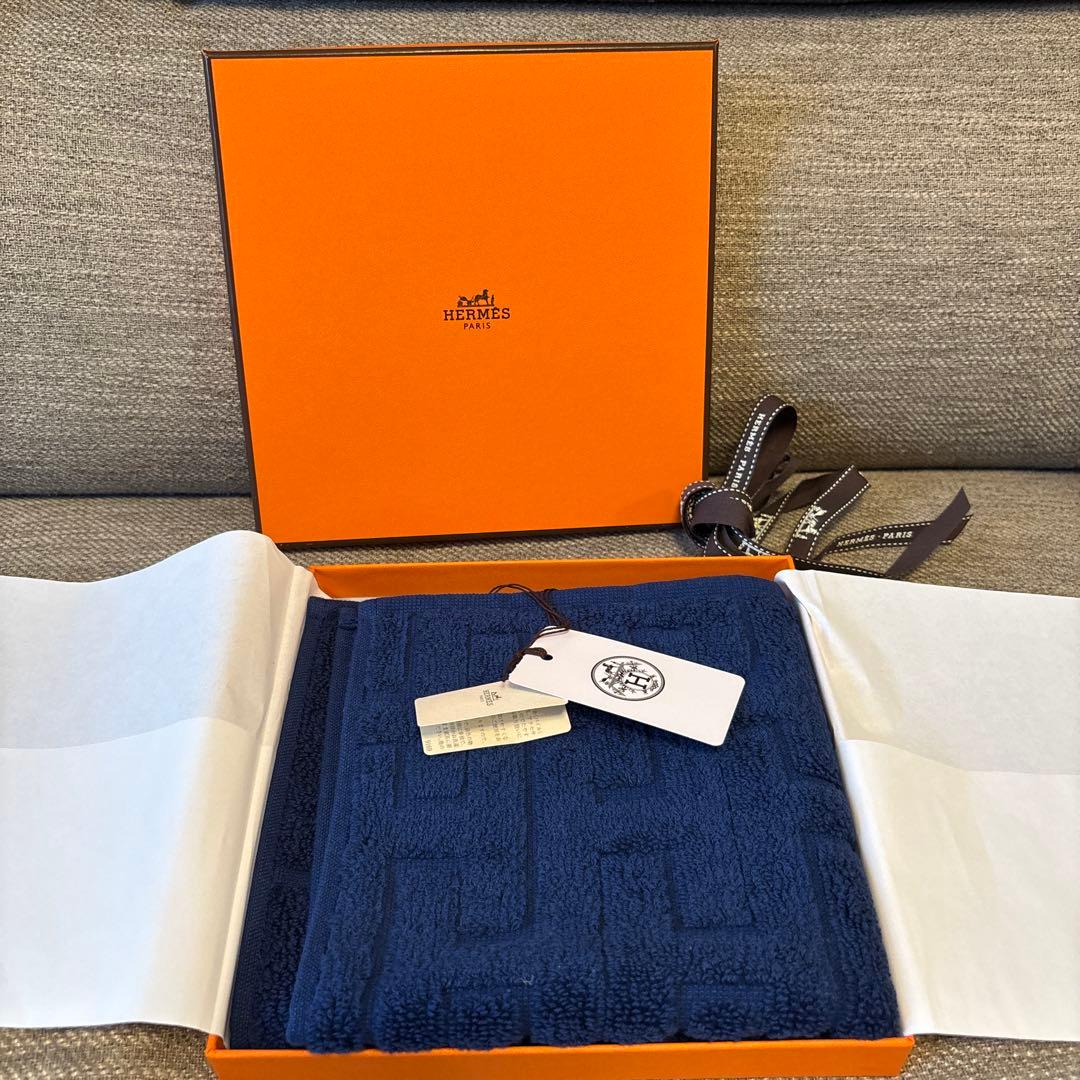 【新品】エルメス ハンカチ 紐・箱付き