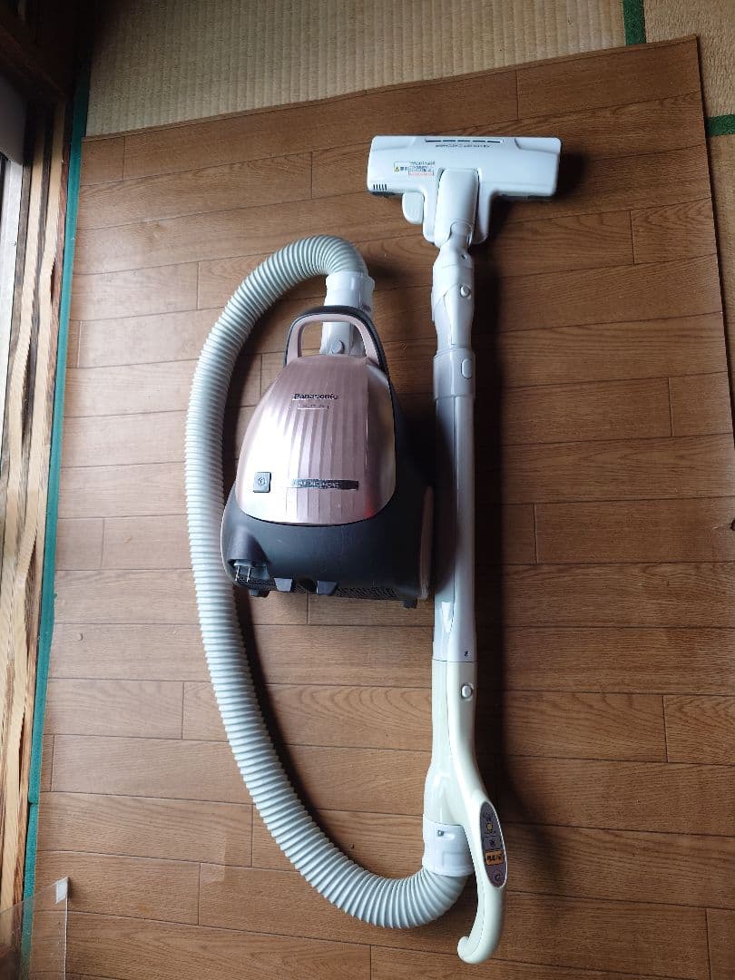 抜粋な吸引力ですPanasonic製キャニスター 紙パック掃除機、2019年。