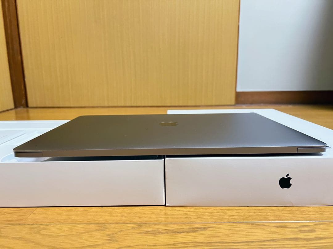 MacBook Pro 15インチ　2019 i7 256GB RAM 16GB