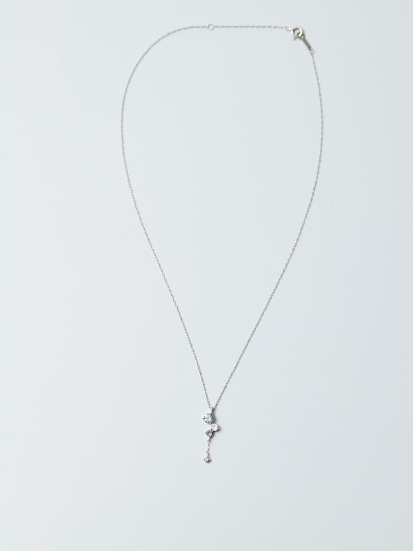 ストーン付きネックレス