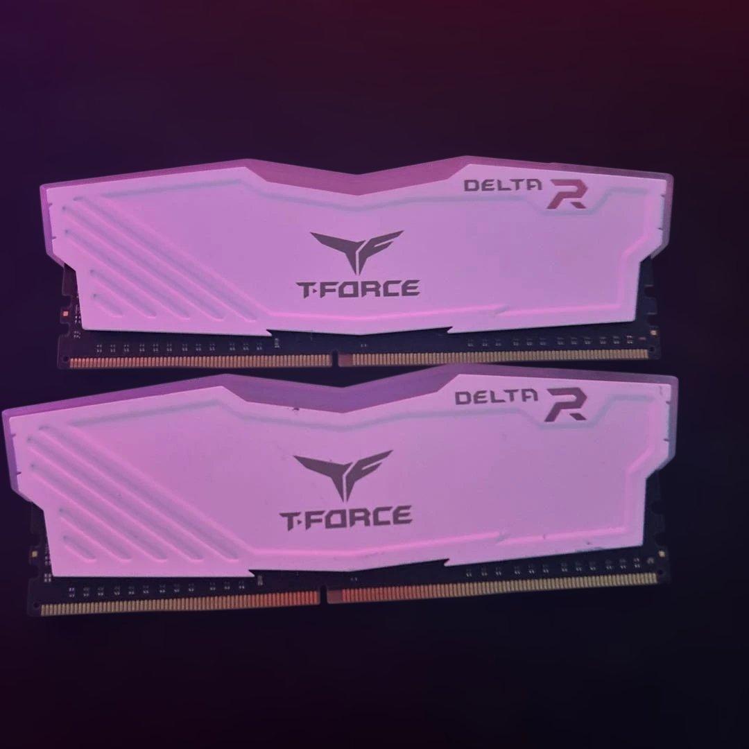 メモリー T-FORCE DELTA R DDR4 16GB (2x8GB)
