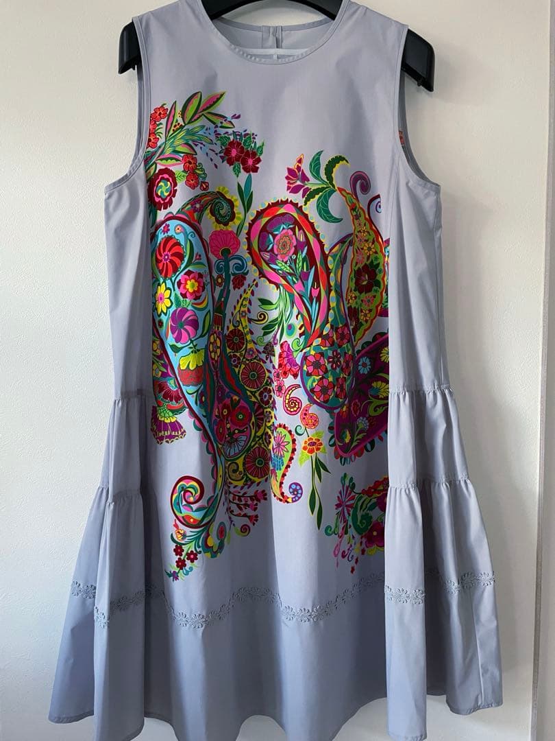 トクコプルミエブォル花柄ノースリーブフレアチュニックワンピース