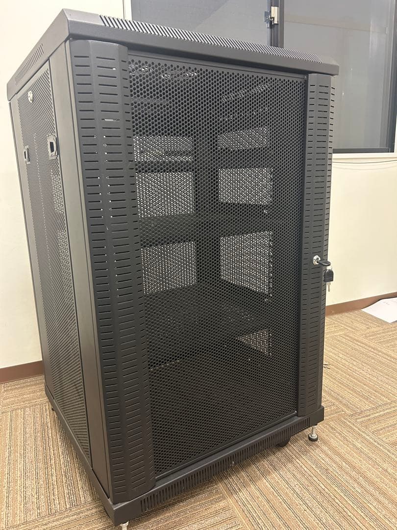 メッシュデザイン サーバーラック　ブラック