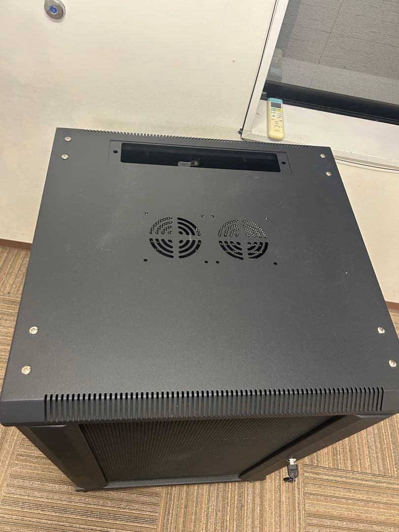 メッシュデザイン サーバーラック　ブラック