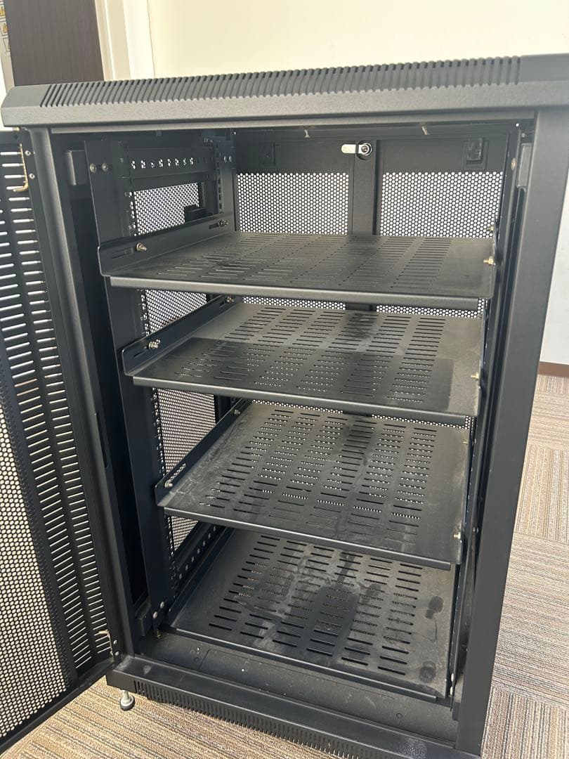 メッシュデザイン サーバーラック　ブラック