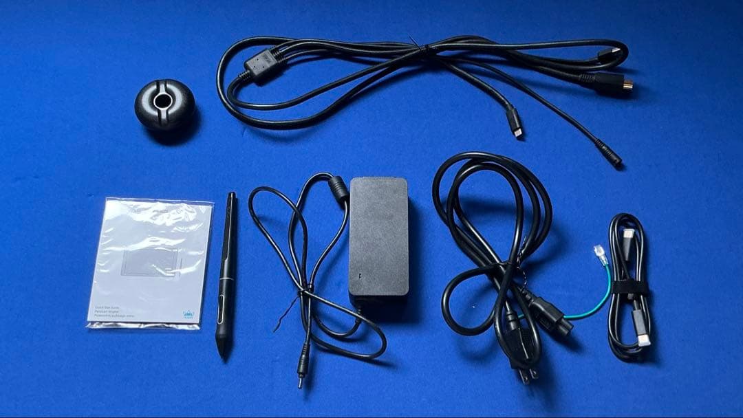 HUION Kamvas 24 plus 液タブ　液晶タブレット