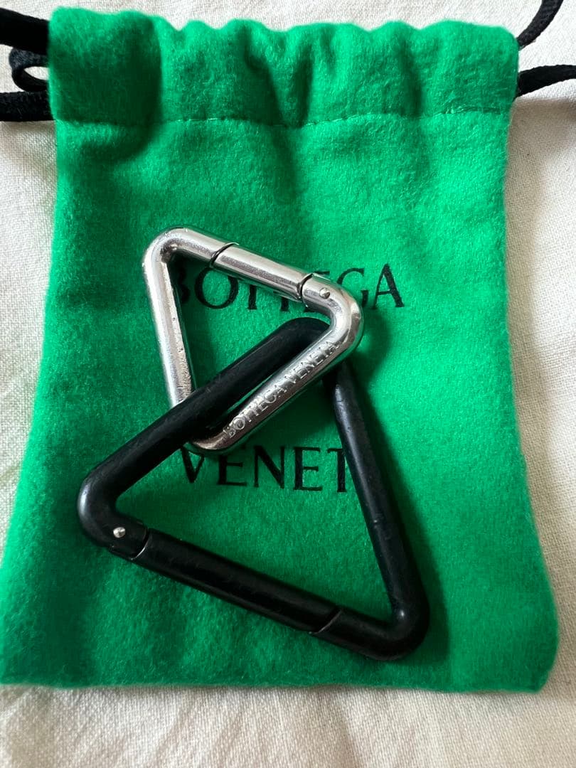 Bottega Veneta トライアングルキーホルダー