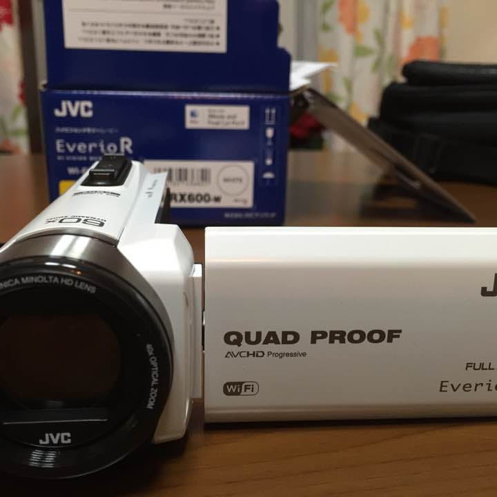 JVC ビデオカメラ Everio R  GZ-RX600-w